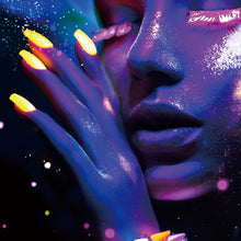 Cargar imagen en el visor de la galería, Zekaio Polygel - Yellow Glow - Brilla en la oscuridad con tono verde