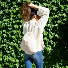 Cargar imagen en el visor de la galería, The Cherry Blossom Collection 🌸 Incluye 6 colores de Polygel, Lámpara UV/LED y un Set hermoso. Todo en una Mochila + Bolsita de 🎁 REGALO!!!